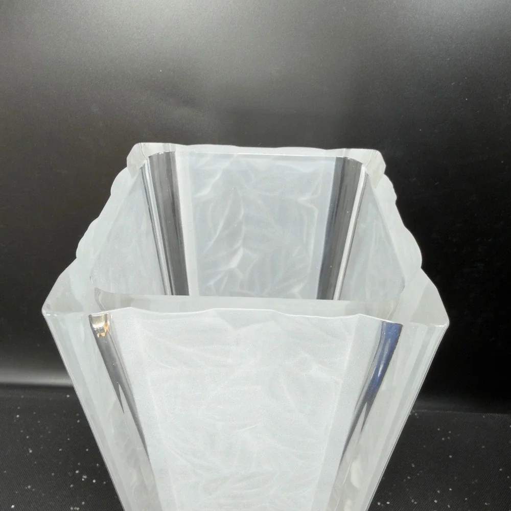 Mikasa Garden Splendor Square Vase‎ Frosted Leaf Crystal Japan New in Box Clear